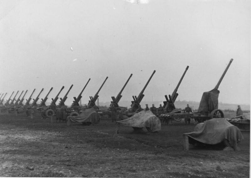 artileri. Kaliber gedhe. 122 mm A-19 hull gun