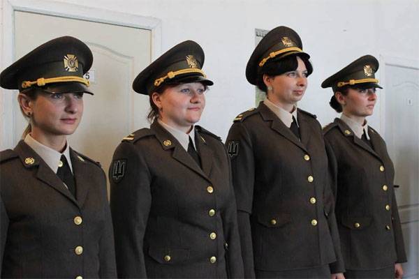 Poltorak ha deciso di vestire il personale militare femminile