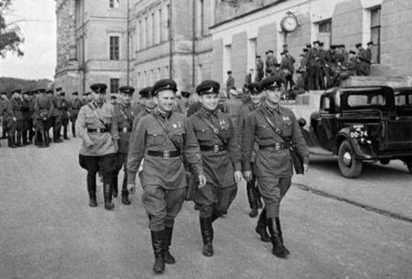 The unexpected war of Nazi Germany with the USSR. Part of 11. Far from the border