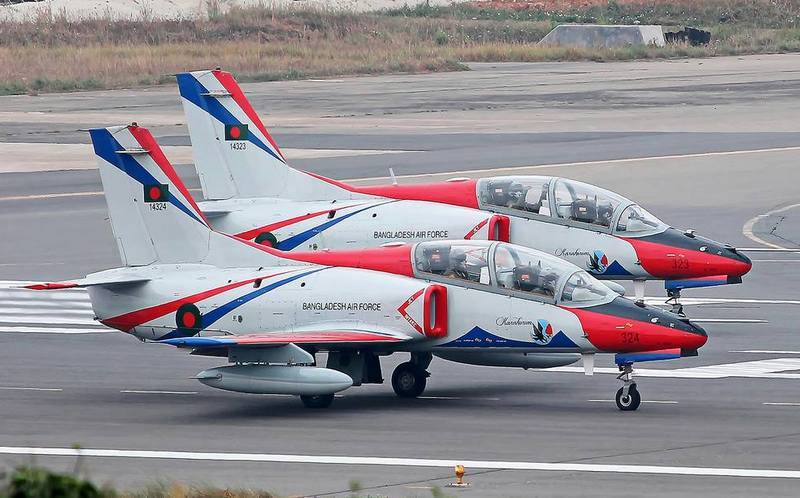 Bangladesz podpisał kontrakt na dostawę chińskich samolotów szkolno-bojowych K-8W