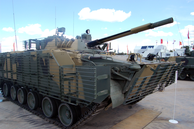Militer Irak nguwasani BMP-3M langsung ing pabrik manufaktur