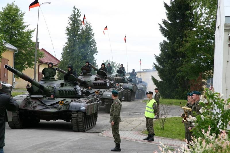 폴란드는 새로운 전차사단을 창설하고 구형 T-72를 다시 운용합니다.