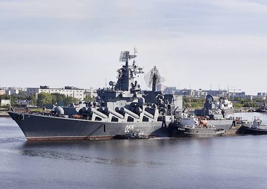 El crucero "Mariscal Ustinov" destruyó la "imitación de un destacamento de barcos" por "Volcán"