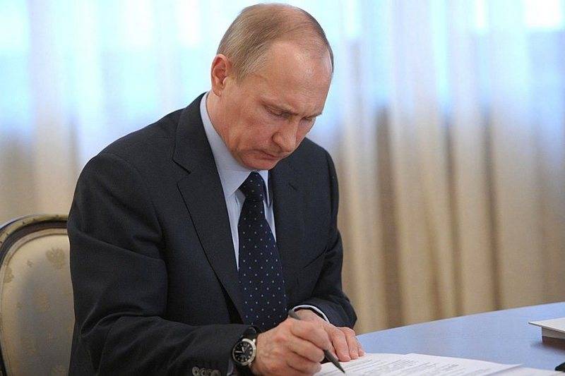 Putin ha incaricato di semplificare l'ottenimento di un permesso di soggiorno nella Federazione Russa