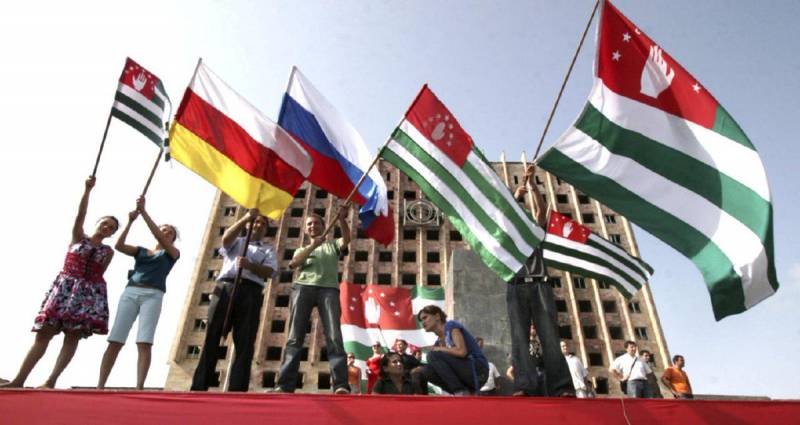 Признание признанию рознь. Как Сирия поддержала братьев и как на неё накинулся Запад