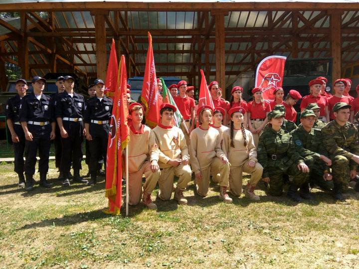 크라스노야르스크 유나르미야 대원들이 애국 집회를 완수했다