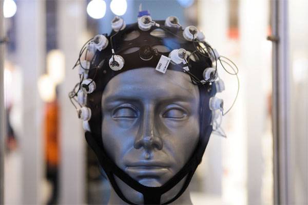 SpiNNaker este cel mai recent simulator de creier. Militarii au devenit interesați