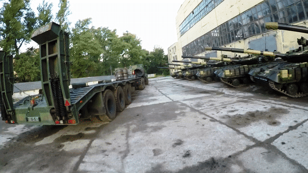 Acosadores ucranianos encontrados en una base abandonada "tanque de salón"