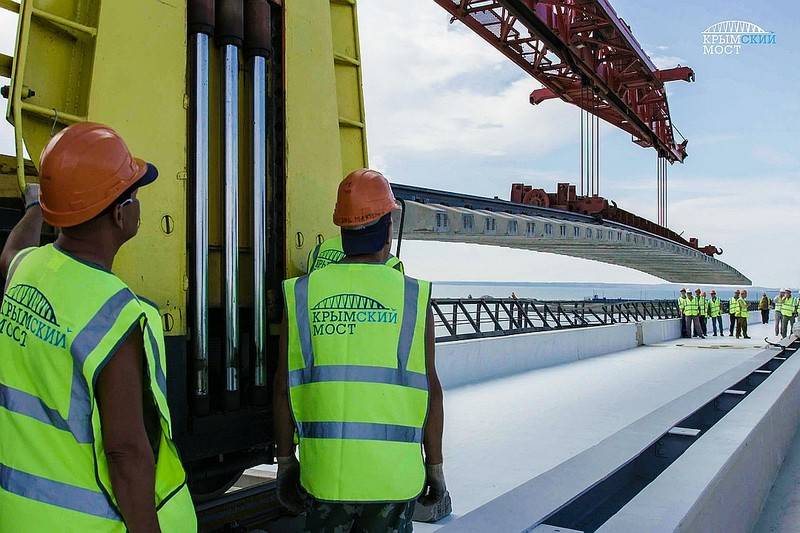 Евросоюз ввел санкции против компаний, строящих Крымский мост