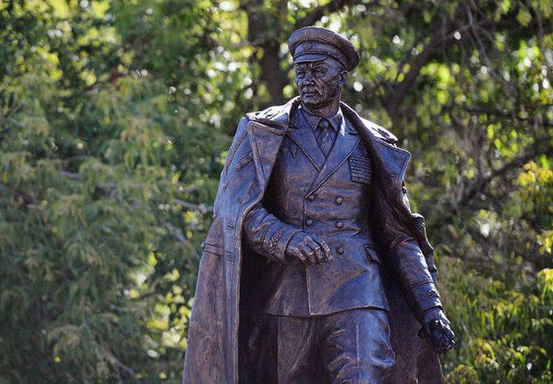 モスクワで、陸軍Vasily Margelovの空挺部隊将軍の創設者への記念碑をオープンしました