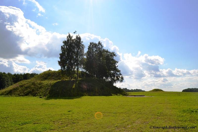 Noise Mountain: Mstislav Castle or the grave of Rurik?