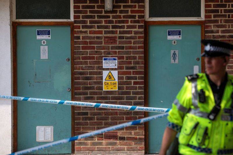 영국 경찰은 노비촉의 흔적을 발견했습니다. 공중화장실에서