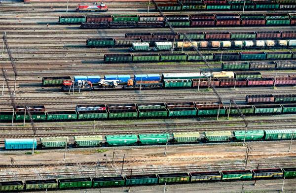 从韩国到圣彼得堡的货物将通过铁路运输。 在一个永久性的基础