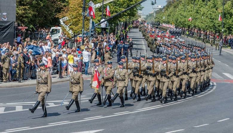 ポーランドはボルシェビキに対する100年の独立と勝利を祝う