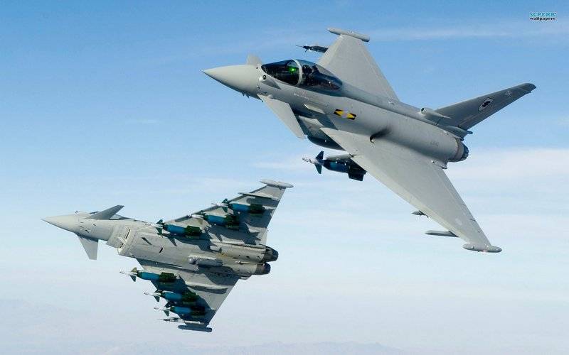 Grã-Bretanha anuncia "interceptação" de seis Su-24 russos no Mar Negro
