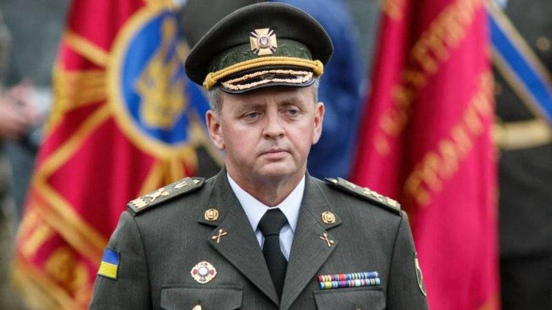 Muzhenko a "compté" plus de 30 700 militaires russes et XNUMX chars dans le Donbass