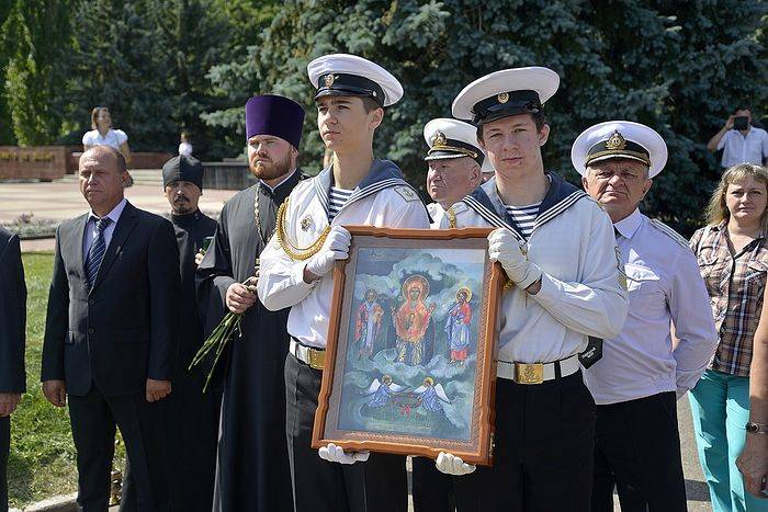 By the eighteenth anniversary of the death of the submarine "Kursk"