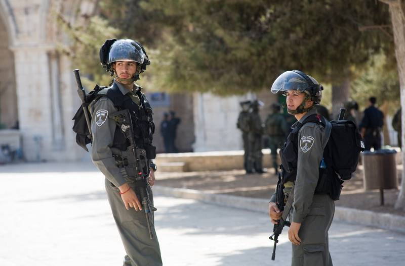 以色列士兵在服役后允许留下武器