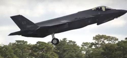Incident in the USA: F-35 sat down on the airfield without the front landing gear