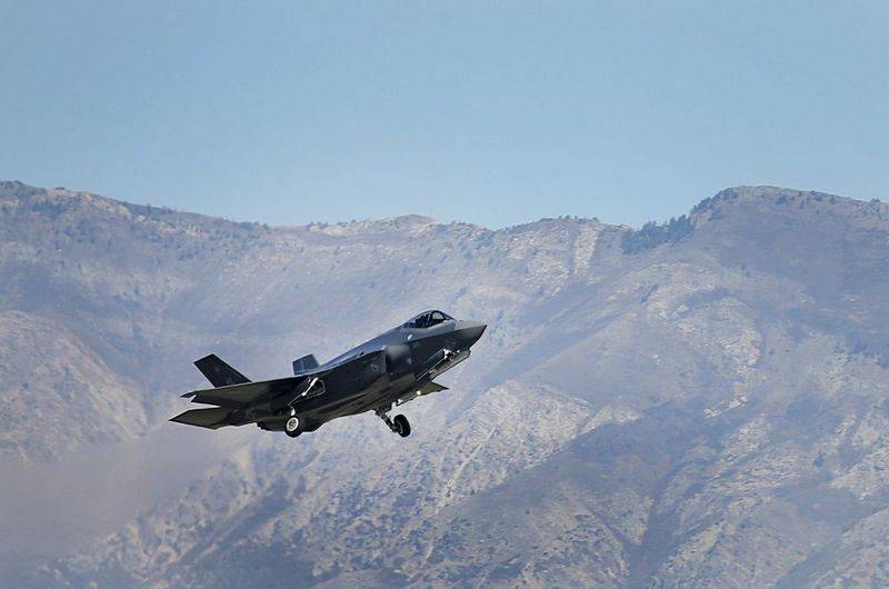 كما أنه يخاف من البرق. أحصت وزارة الدفاع الأمريكية 966 عيبًا من طراز F-35