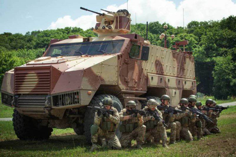 Maak kennis met -Titus. Het Tsjechische leger koopt een "hybride" van een vrachtwagen met een pantserwagen