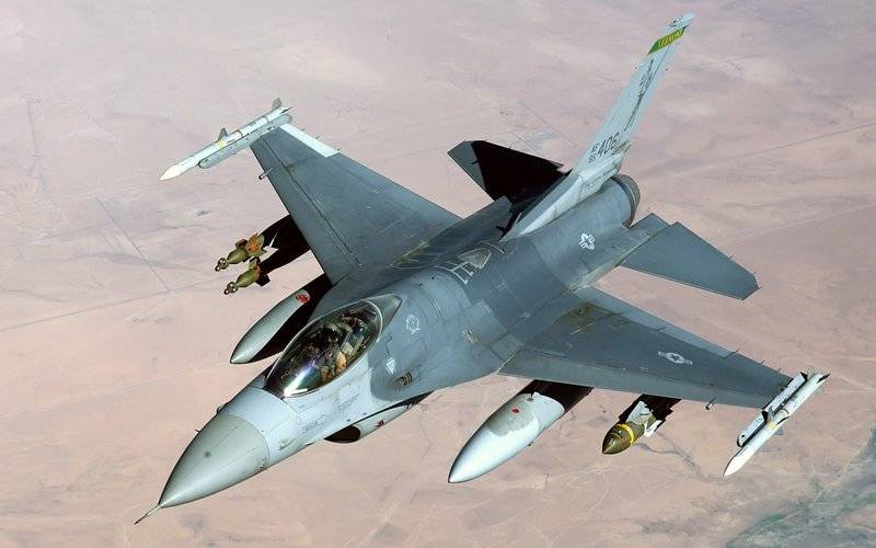 Planes de largo alcance. El americano F-16 obtendrá alas indias