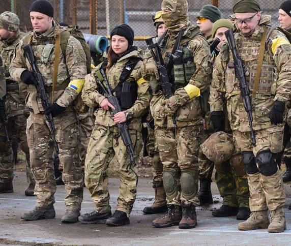Ukraynalı kadınlar 60 yılına kadar görev yapacak. Rada "izin"