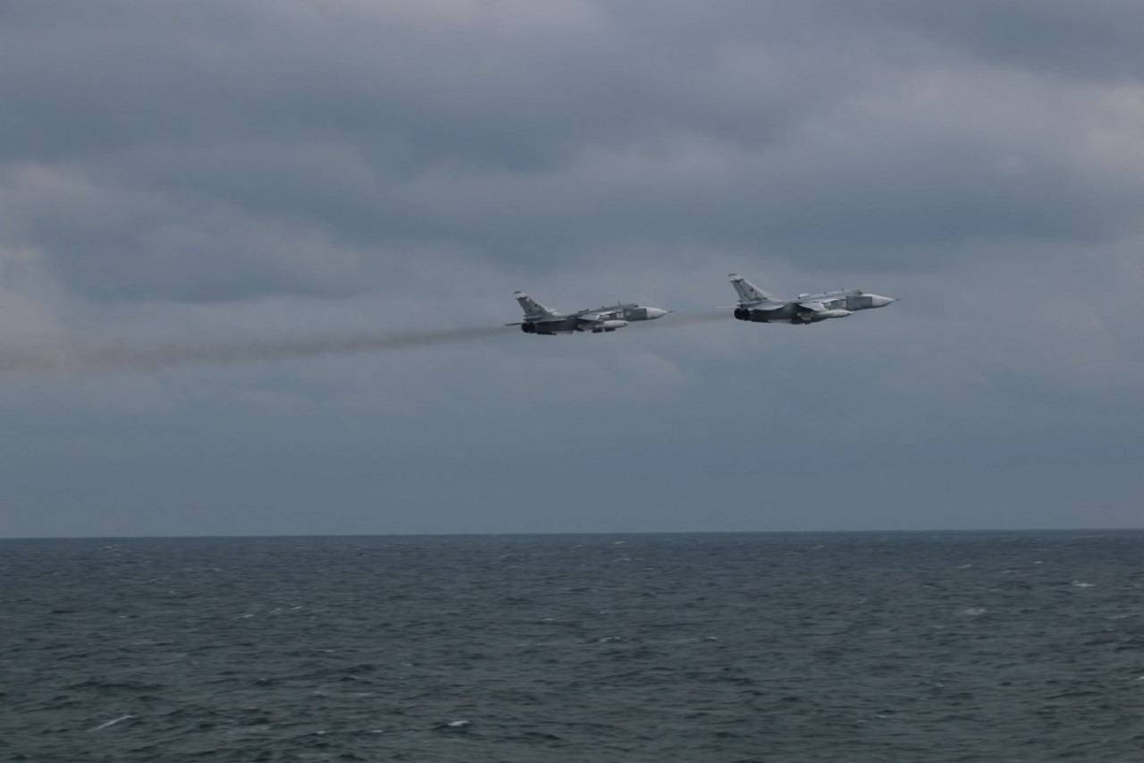 На самолете на море россия. Су-24 морской авиации. Су 24м ВМФ России. Су-24 ВКС России. Су -24 самолет ВКС России фото.