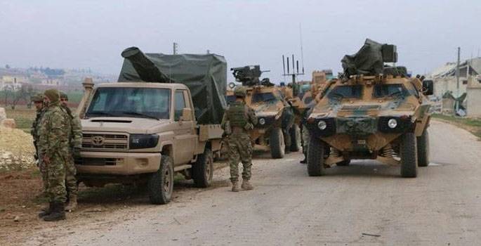 Media: Turkse tanks, infanteriegevechtsvoertuigen en MLRS staken de Syrische grens over