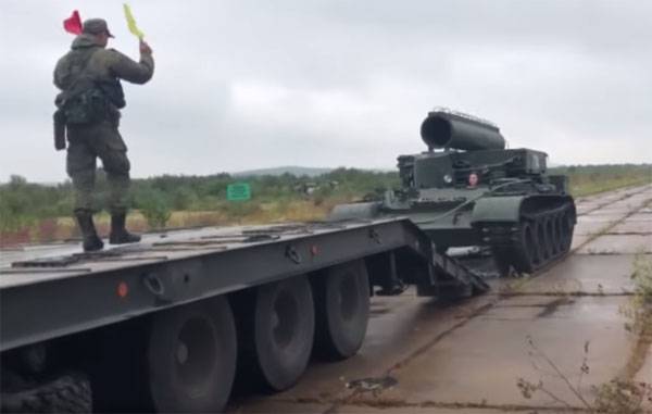 Caleidoscópio de equipamento militar nos exercícios Vostok-2018