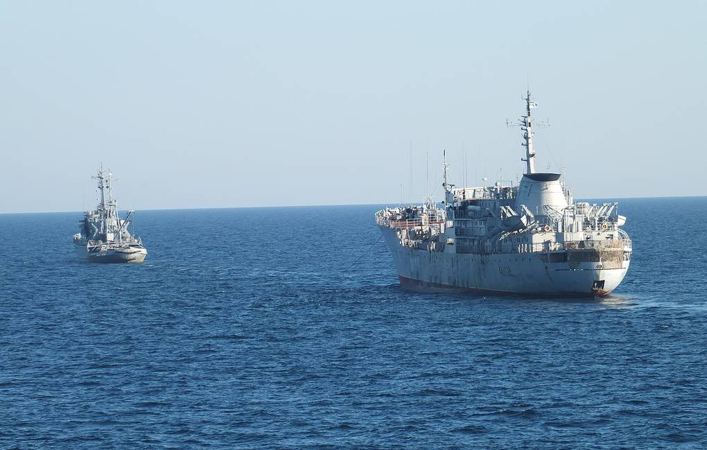 Два корабля ВМС Украины вошли в исключительную зону РФ у Крыма