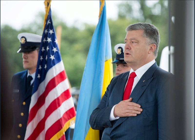 Poroshenko: ¡Somos el flanco derecho de la OTAN! Bueno, gracias por los barcos fuera de servicio.