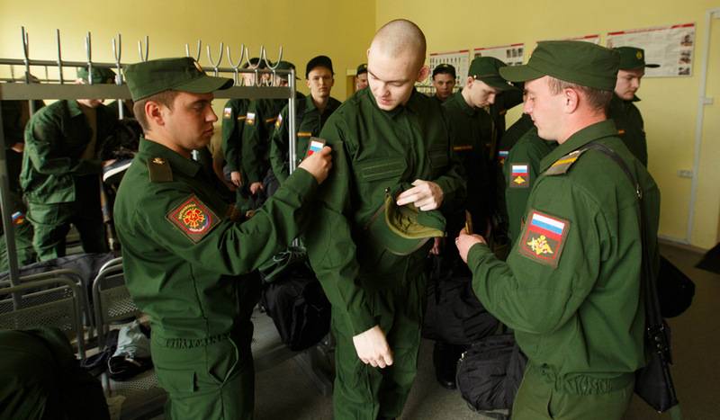 푸틴 대통령은 러시아 군의 가을 초안에 대한 법령에 서명했다.
