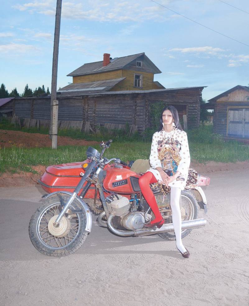 С усами и в чулках. Культурно-политическое вторжение