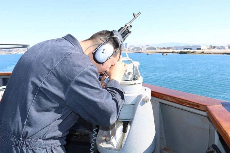 アメリカ海軍の駆逐艦と中国の事件の反応。 ユーザーコメント