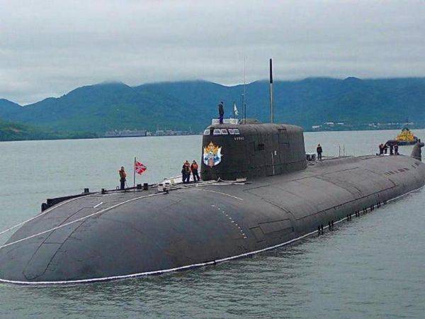 Submarinos russos envolvidos no treinamento de forças de defesa aérea