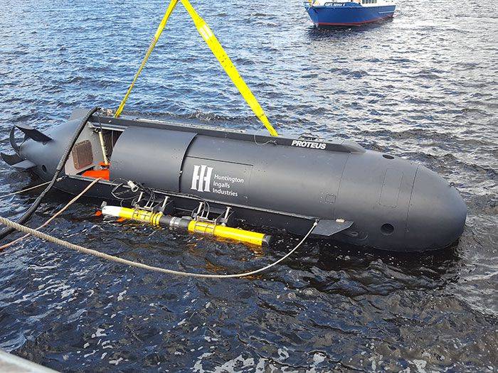 水中の巨人 米海軍は無人潜水艇の時代に備えて