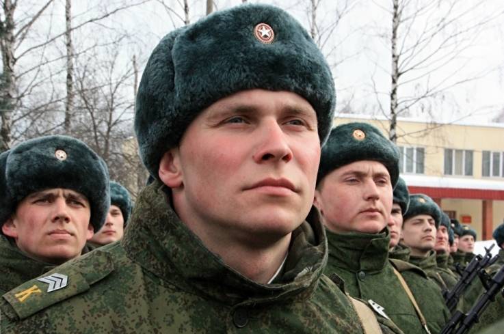 중장비로 반 년간 러시아 국방부는 가속 된 훈련 과정을 엽니 다.