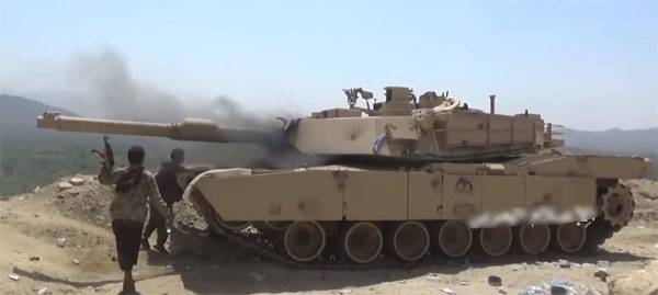 对坦克的运动鞋。 为什么装备精良的沙特军队从Hussite AKM爆发？