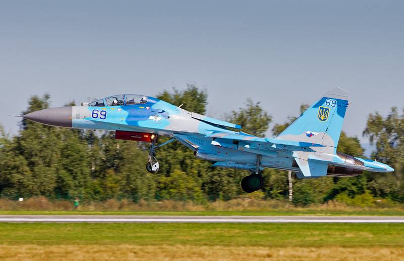La Fuerza Aérea de Ucrania Su-XNUMHUB se estrelló en la región de Vinnytsia durante los ejercicios