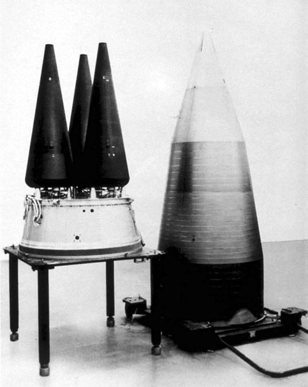 Mike Penceは軌道上での核兵器の可能な配置を発表した