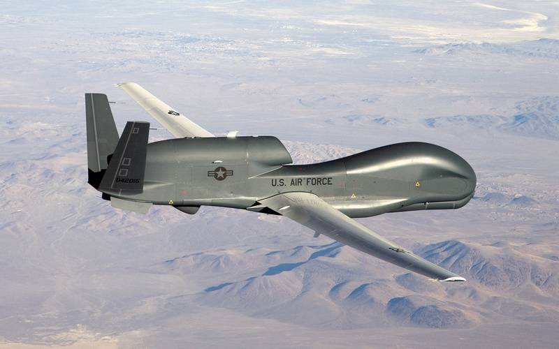 O que ele está procurando em um país distante? Reconhecimento de drones dos EUA é visto no oeste da Rússia