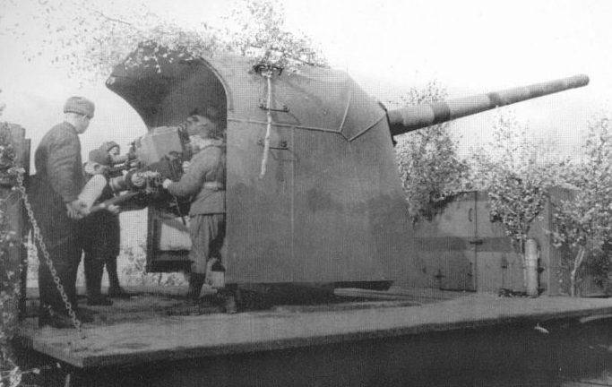 装甲列车 3的一部分。 重型火炮电池和防空电池