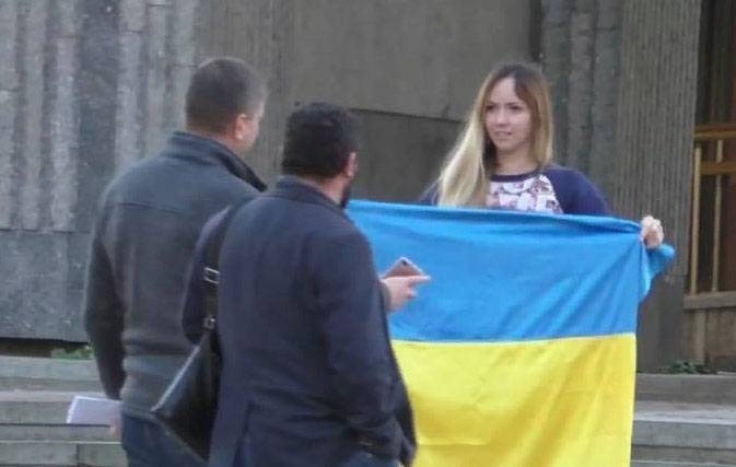 Doubtful experiment with the Ukrainian flag in the Crimea on National Unity Day