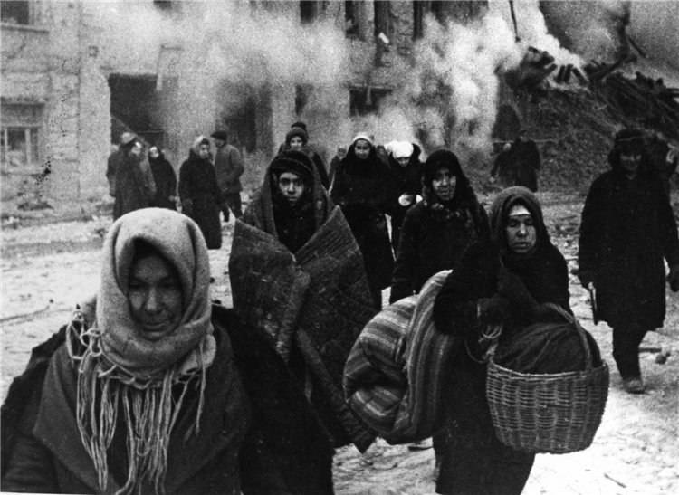 Der Markt in belagertem Leningrad: Beweise für Überlebende. Teil von 1