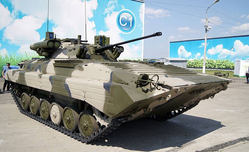 O novo BMP-2М entrará em serviço com a base militar 201.