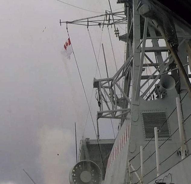 演習中のカナダ海軍の船に対する一連の火災