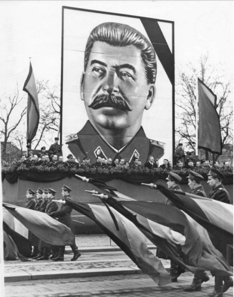 Посмертная судьба Сталина. Тайное стало явным?