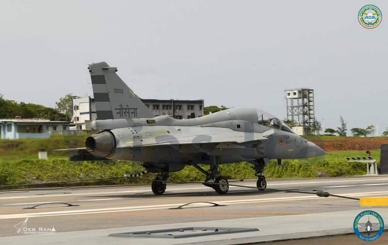 인도는 국내 Tejas 캐리어 기반 전투기를 거부합니다