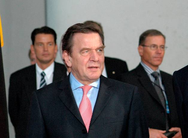 Schröder: Americans behave like invaders in Germany